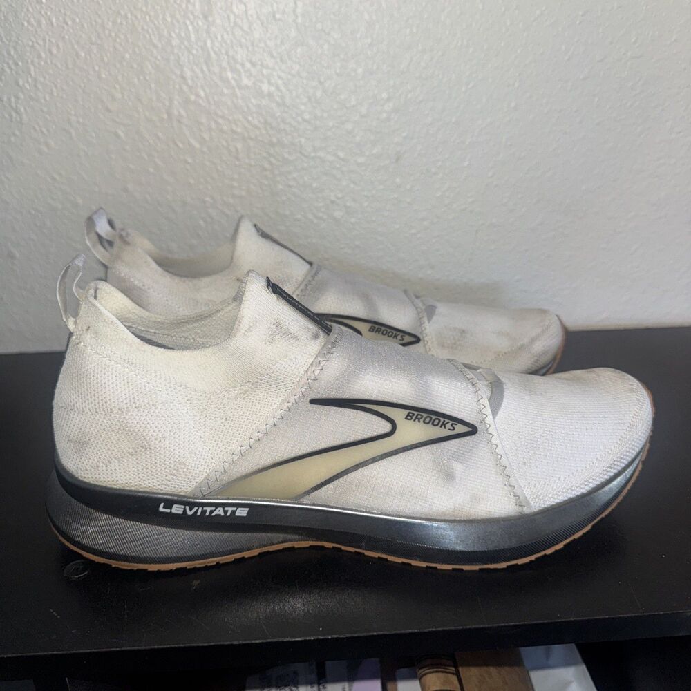 Brooks Levitate 4 LE Mens 9.5 White Silver Athletic Running Shoes Sneakers